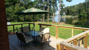 Rivers Edge Retreat with Hot Tub and River Access